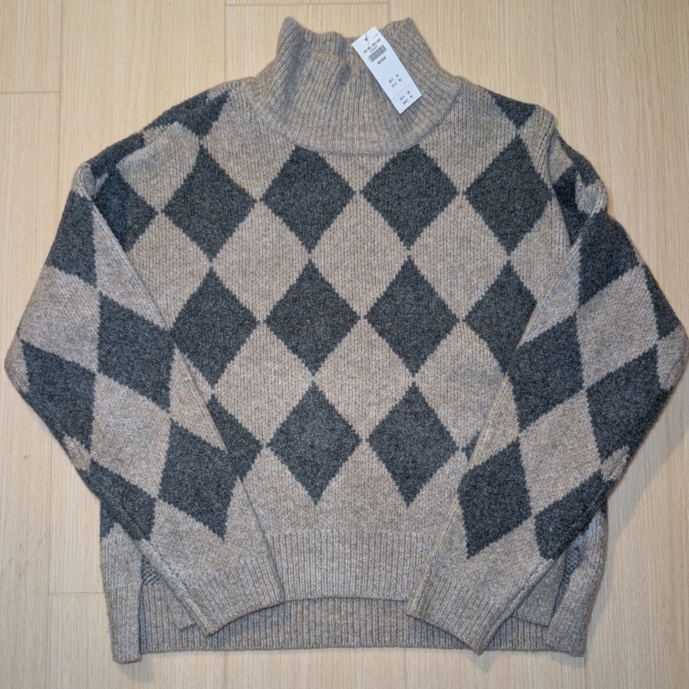 Abercrombie Argyle Pattern Sweater - Gray and Tan